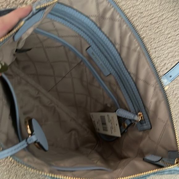 NEW Ladies jet set East West signature logo top zip tote bag in pale blue - Picture 5 of 8